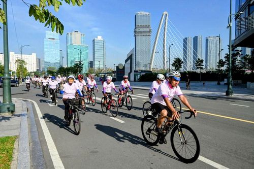 Đạp xe hữu nghị mở đầu cho sự kiện Lễ hội Việt - Nhật lần thứ 11 tại TPHCM
