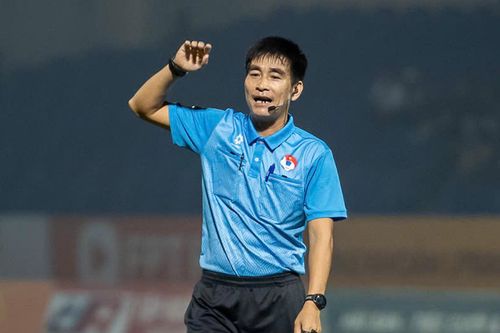 HLV Mai Xuân Hợp không chấp nhận giải thích, tố trọng tài thổi ép Thanh Hóa