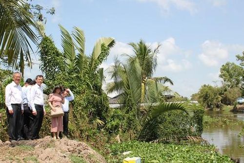 Một cây cầu – nhịp nối hai bờ kênh và những tấm lòng