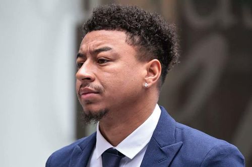 Lingard lâm cảnh nợ nần