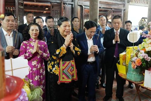 Dâng hương tưởng niệm 82 năm Ngày mất Nhà cách mạng, liệt sĩ Tô Hiệu