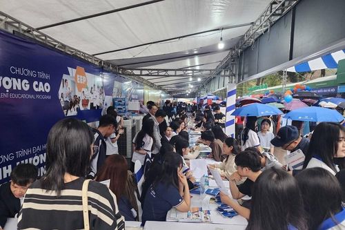 Hàng nghìn học sinh dự Ngày hội tư vấn tuyển sinh 2026
