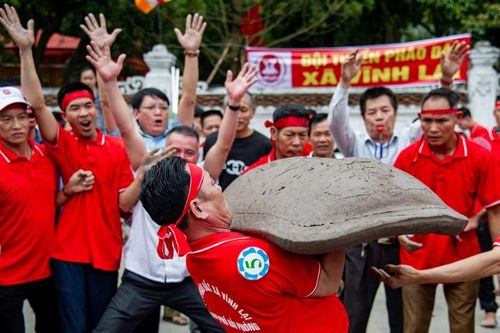 Về Côn Sơn - Kiếp Bạc xem 'tuyệt kỹ' pháo đất