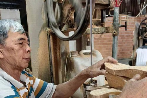 Xóm guốc lặng thầm giữ nghề
