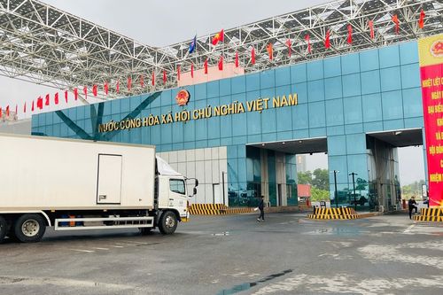 Cặp cửa khẩu quốc tế Móng Cái - Đông Hưng thí điểm thông quan hàng hóa vào cuối tuần