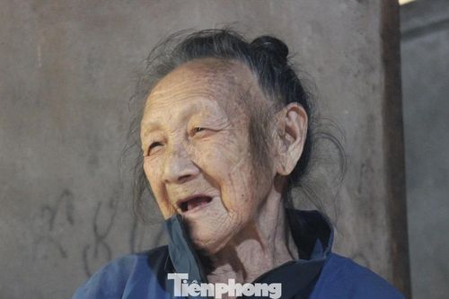 Cụ bà 111 tuổi ở Phú Thọ minh mẫn hiếm có, hằng ngày tự chăm sóc bản thân