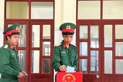 Hơn 2.000 cử tri đặc khu Thổ Châu đi bầu cử sớm