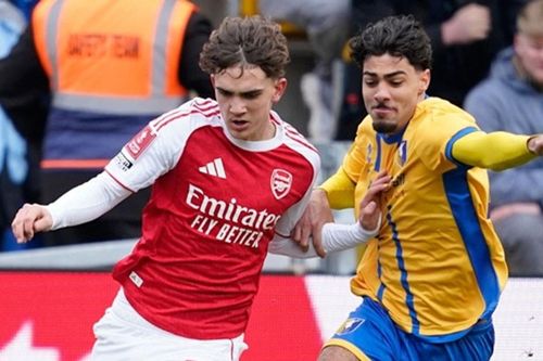 Max Dowman rực sáng: Thần đồng 16 tuổi cứu rỗi màn trình diễn nhạt nhòa của Arsenal tại FA Cup