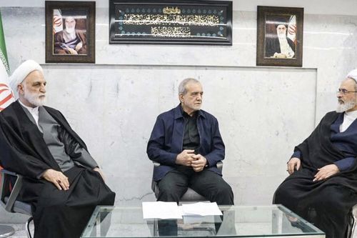 Al Jazeera: Thành viên Hội đồng Lãnh đạo lâm thời Iran bác bỏ lời xin lỗi các nước láng giềng của Tổng thống Pezeshkian