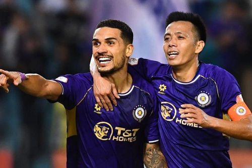 Hoàng Hên đang hay hơn Nguyễn Xuân Son, HLV Kim Sang Sik vui hết cỡ