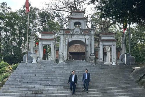 Lên núi Trường Lệ thăm đền thờ Đức thánh Tô Hiến Thành