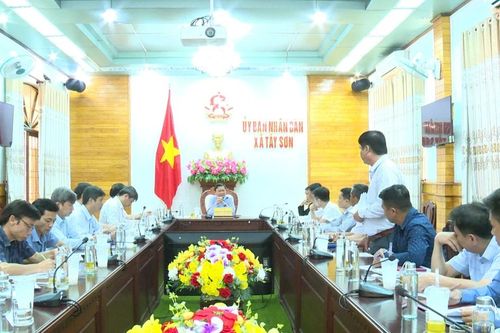 Phó Chủ tịch UBND tỉnh Nguyễn Tự Công Hoàng kiểm tra công tác giải phóng mặt bằng các khu công nghiệp