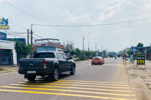 Bổ sung gờ giảm tốc trên quốc lộ 19 sau khi tháo dỡ hàng loạt biển hạn chế tốc độ bất hợp lý