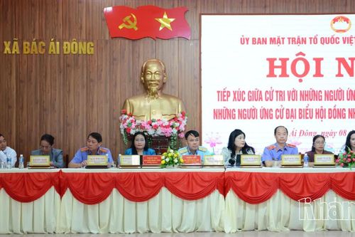 Những người ứng cử đại biểu Quốc hội khóa XVI và đại biểu HĐND tỉnh tiếp xúc cử tri hai xã Bác Ái và Bác Ái Đông