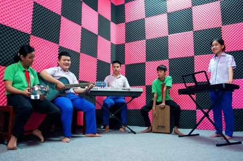 Gabby Morritt nguồn sáng của trẻ khiếm thị Quảng Trị