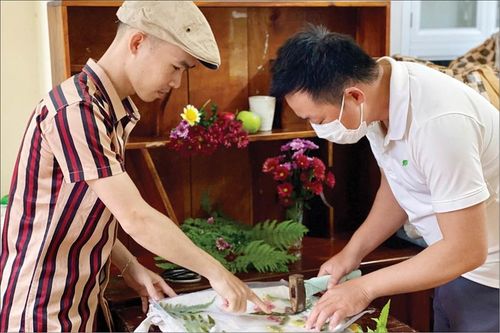 Mang hoa lá lên vải