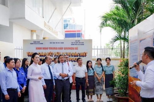 Khai mạc trưng bày 'Tình đoàn kết hữu nghị đặc biệt Việt Nam - Lào - Campuchia'