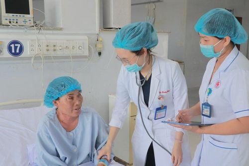 Chủ quan vì triệu chứng giống cảm cúm, người phụ nữ nguy kịch do nhiễm não mô cầu