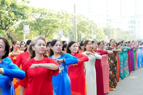 TP. Hồ Chí Minh: Hơn 1.200 người đồng diễn áo dài chào mừng Ngày Quốc tế Phụ nữ 8/3