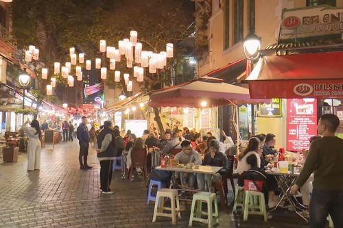Nhịp sống về đêm của giới trẻ Thủ đô
