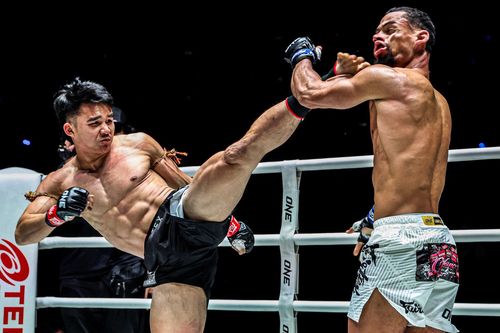 Võ sĩ muay Thái chỉ dùng 2 đòn khiến đối thủ người Pháp ngã gục