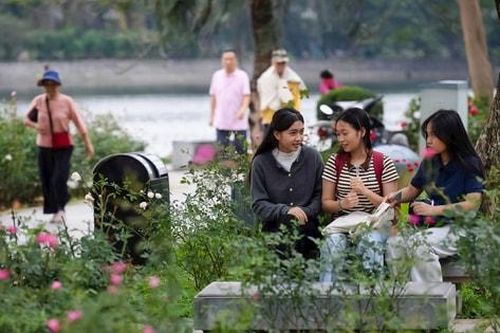Công viên Hà Nội hạ rào: Người dân dễ dàng tiếp cận không gian công cộng