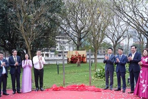Phường Ô Chợ Dừa gắn biển công trình cải tạo hồ Đống Đa