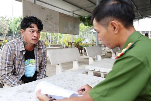 Tạm giữ đối tượng chém nhau tại quán nhậu