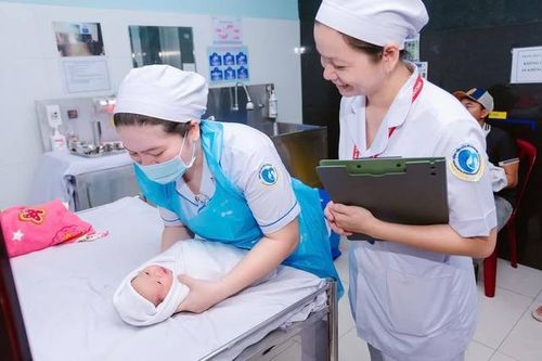 Triển khai cơ chế, chính sách đặc biệt tạo đột phá trong bảo vệ, chăm sóc sức khỏe nhân dân
