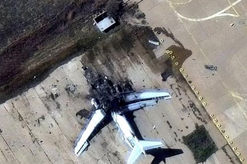 Máy bay vận tải khổng lồ IL-76 của Iran bị phá hủy tại sân bay Shiraz sau đòn không kích của Mỹ?