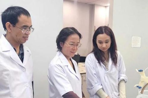 Nữ giáo sư với những dòng nước sạch