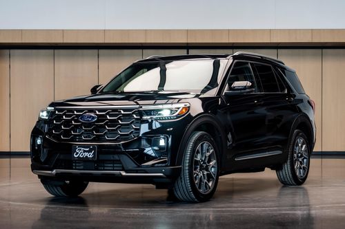 Chiếc Ford Explorer độc bản tri ân Giáo hoàng