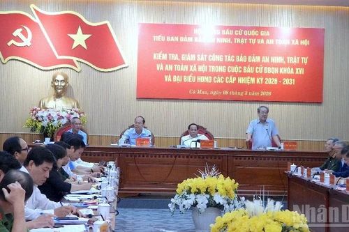 Phó Chủ tịch Quốc hội Trần Quang Phương kiểm tra công tác bầu cử tại Cà Mau