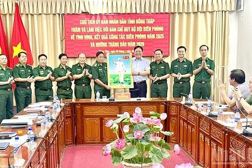 Phát triển kinh tế gắn với củng cố quốc phòng, an ninh biên giới