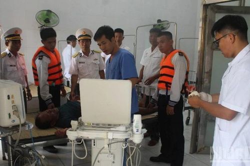 Cấp cứu kịp thời ngư dân bị tai biến giảm áp trên vùng biển Trường Sa