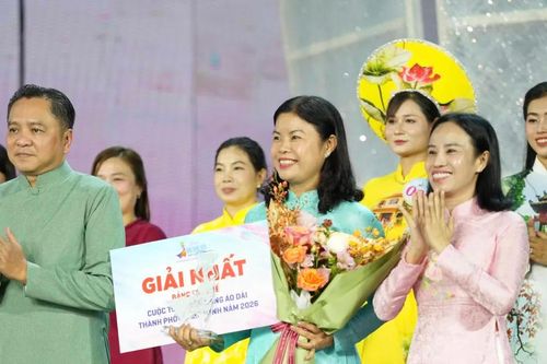 Đội 'Vàng son tên Bác' đoạt giải nhất Cuộc thi Duyên dáng Áo dài TPHCM 2026