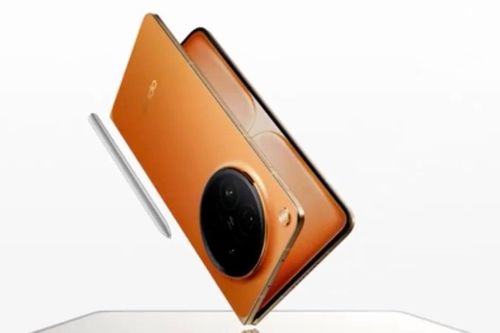 OPPO Find N6 với cây bút… AI