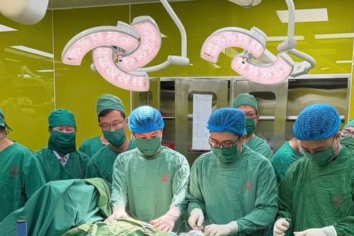 Cứu chàng trai 23 tuổi bị thương thấu phổi nguy kịch