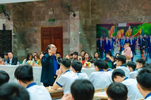 Đánh thức bản lĩnh và sự thấu cảm cho học sinh