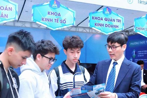 Nhiều trường đón đầu xu hướng đào tạo về công nghệ số