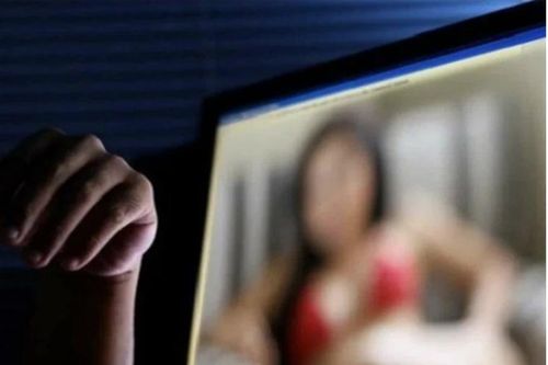 Người phụ nữ bị cưỡng đoạt gần nửa tỷ đồng sau khi 'chat sex' trên mạng