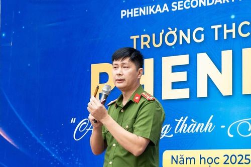 Mời chuyên gia về cùng chia sẻ với học sinh về tác hại của thuốc lá