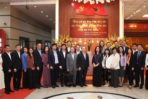 Đoàn Trưởng Cơ quan đại diện ngoại giao Việt Nam ở nước ngoài làm việc với Đài tiếng nói Việt Nam