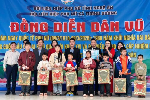 Niềm vui đầu xuân của những em nhỏ mồ côi nơi rẻo cao Tương Dương (Nghệ An)