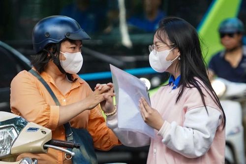 Tuyển sinh lớp 10 vẫn là 'kì thi kinh hoàng'