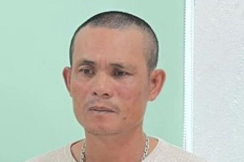 Thấy mẹ chảy máu khi can ngăn đánh ghen, con trai đánh người đàn ông dập lá lách