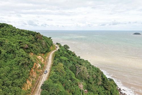 Hòn Khoai xa mà gần