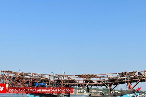 Hai tàu cá hỏng máy, thả trôi giữa biển, 70 ngư dân cầu cứu