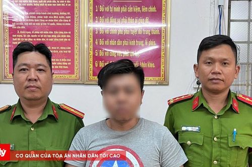Bắt khẩn cấp tài xế xe ôm gây rối trước cổng sân bay Tân Sơn Nhất