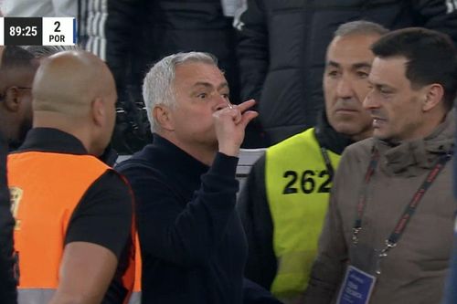 Benfica thoát thua Porto ngoạn mục, HLV Mourinho lại tạo scandal